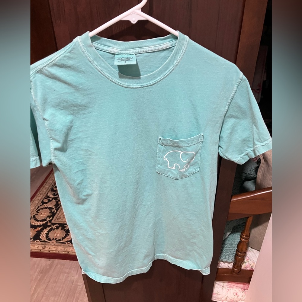 Women’s Size Small short sleeve Pocket T Shirt Elephant Design by Comfort Colors